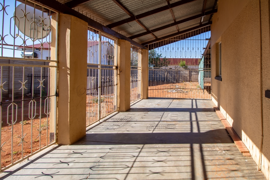 3 Bedroom Property for Sale in Lemoendraai Northern Cape